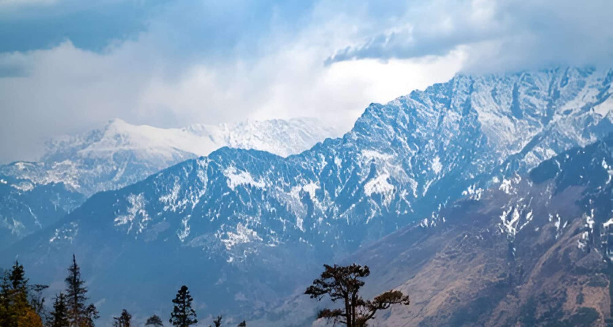 Adventure awaits where the snow meets the sky— Sonamarg’s majestic mountains