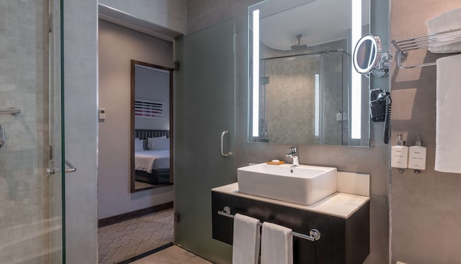 Radisson Hotel Lagos Ikeja - Superior Room pool view Bathroom