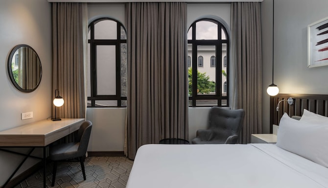 Radisson Hotel Lagos Ikeja - Superior Room Pool view