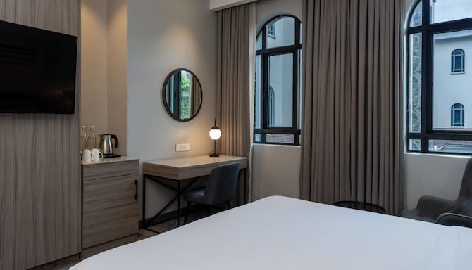 Radisson Hotel Lagos Ikeja - Superior Room Pool view