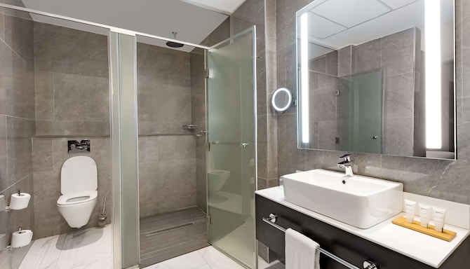 Radisson Hotel Lagos Ikeja - Junior Suite bathroom