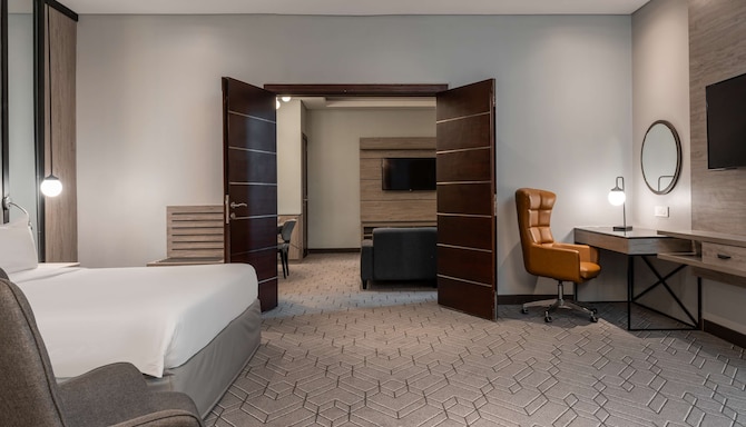 Radisson Hotel Lagos Ikeja - Executive Suite pool view