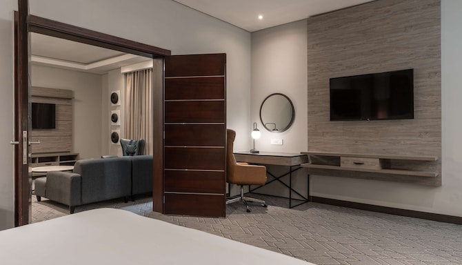 Radisson Hotel Lagos Ikeja - Executive Suite pool view