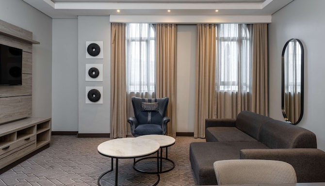 Radisson Hotel Lagos Ikeja - Executive Suite pool view
