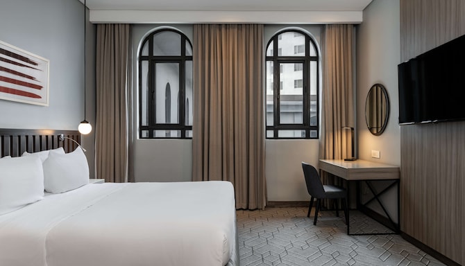 Radisson Hotel Lagos Ikeja - Junior Suite pool view