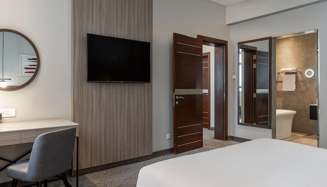 Radisson Hotel Lagos Ikeja - Junior Suite pool view