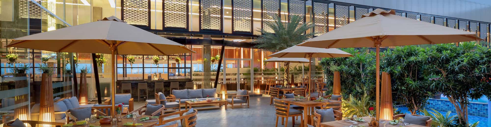 Radisson Hotel Lampung Kedaton - Pool Bar & Resto