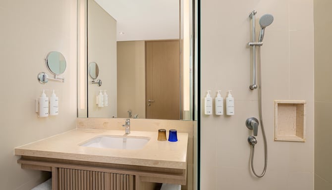 Radisson Hotel Lampung Kedaton - Superior Bathroom