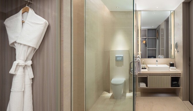 Radisson Hotel Lampung Kedaton - Suite bathroom