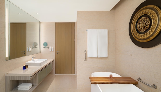 Radisson Hotel Lampung Kedaton - Executive Suite Bathroom