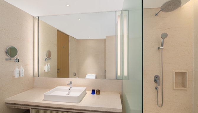 Radisson Hotel Lampung Kedaton - Junior Suite Bathroom