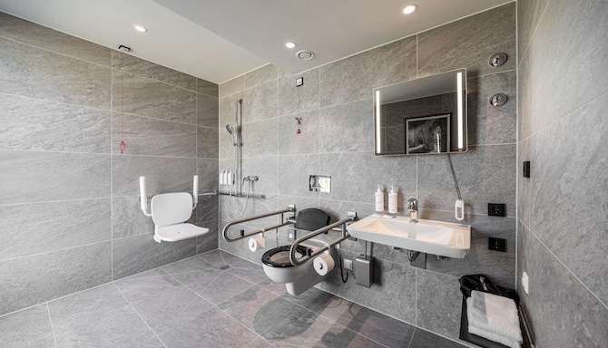 Radisson Hotel Leipzig - Family Stay - 2 Connected Rooms - Bath