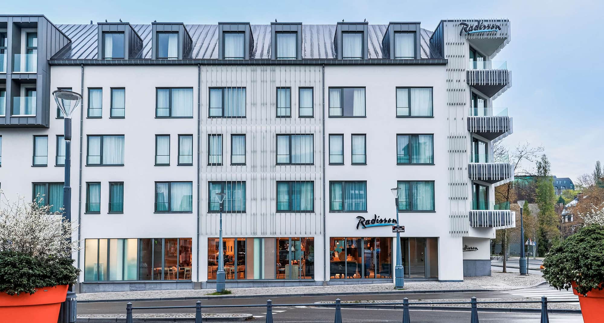 Radisson Hotel Liege City Centre - Hotel facade by day