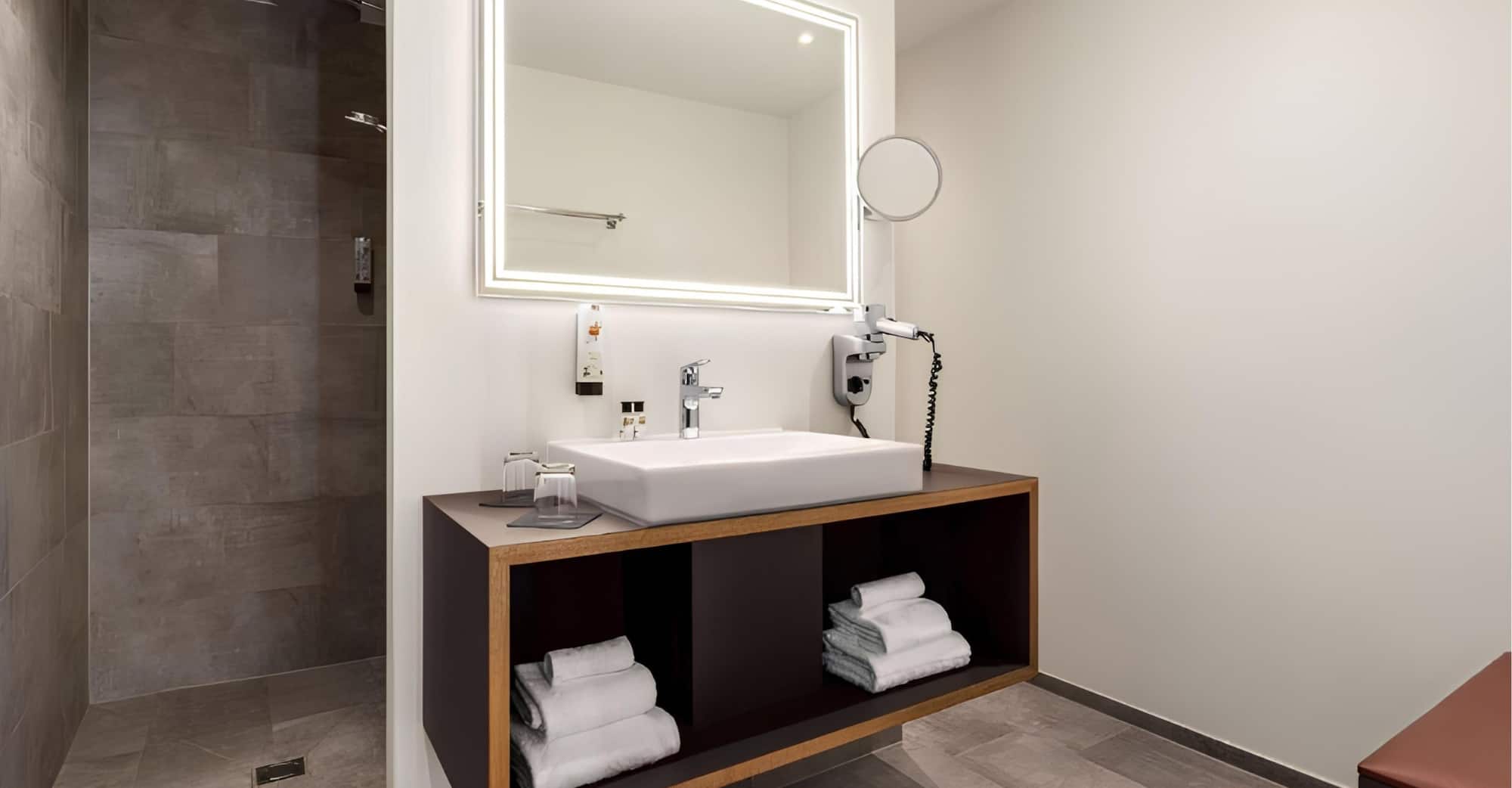 Radisson Hotel Lustenau - Standard Room bath CGI recreation