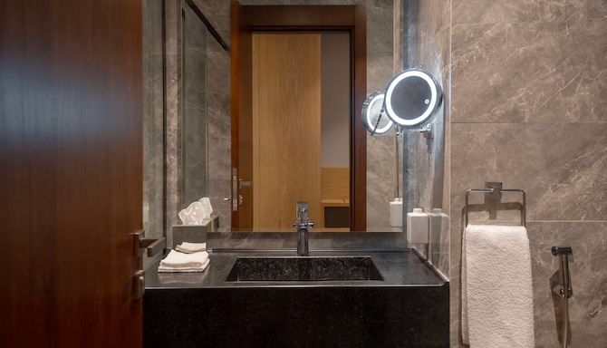 Radisson Hotel Madinah - Guest Room Bathroom