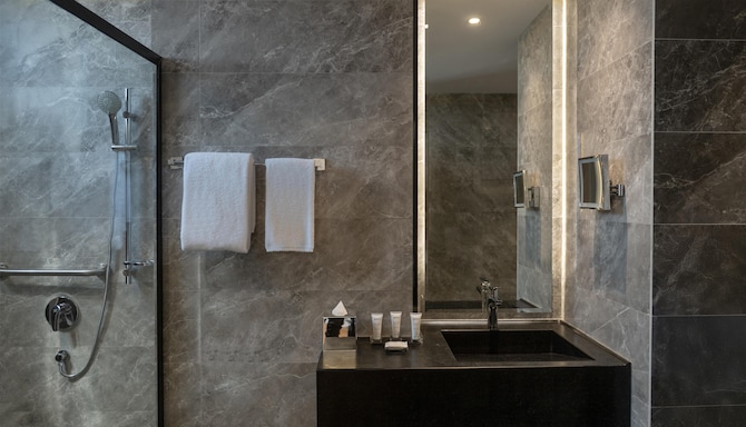 Radisson Hotel Madinah - Bathroom
