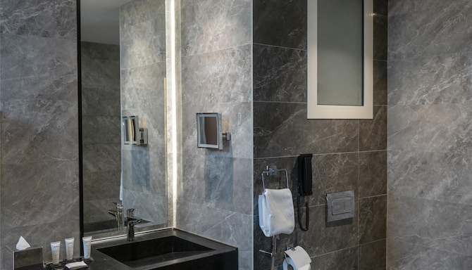 Radisson Hotel Madinah - Bathroom