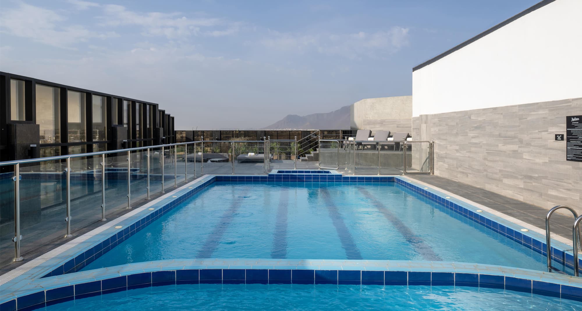Radisson Hotel Madinah - Swimming Pool