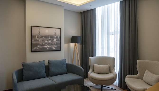 Radisson Hotel Madinah - Junior Suite Living Room