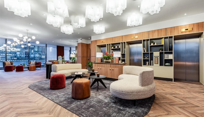 Radisson Hotel Manchester City Centre, A Verified Net Zero Hotel - Lobby