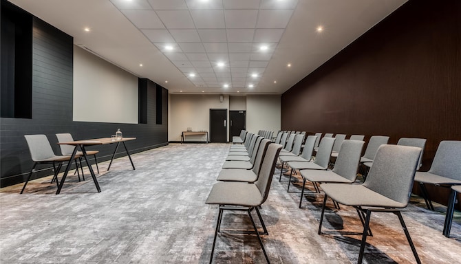 Radisson Hotel Manchester City Centre, A Verified Net Zero Hotel - Meetings and Events - Victoria 1