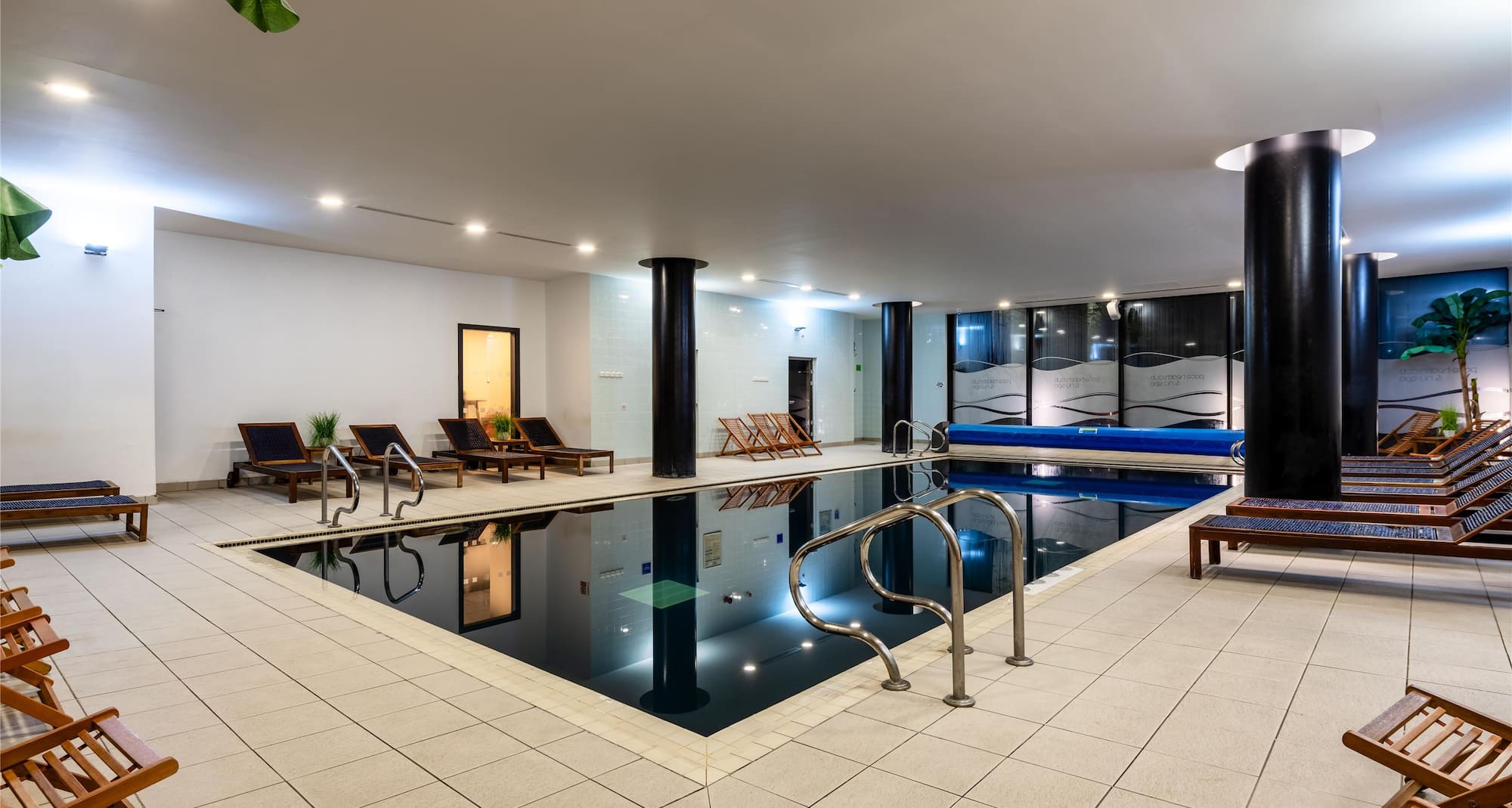 Radisson Hotel Manchester City Centre, A Verified Net Zero Hotel - Swimming Pool