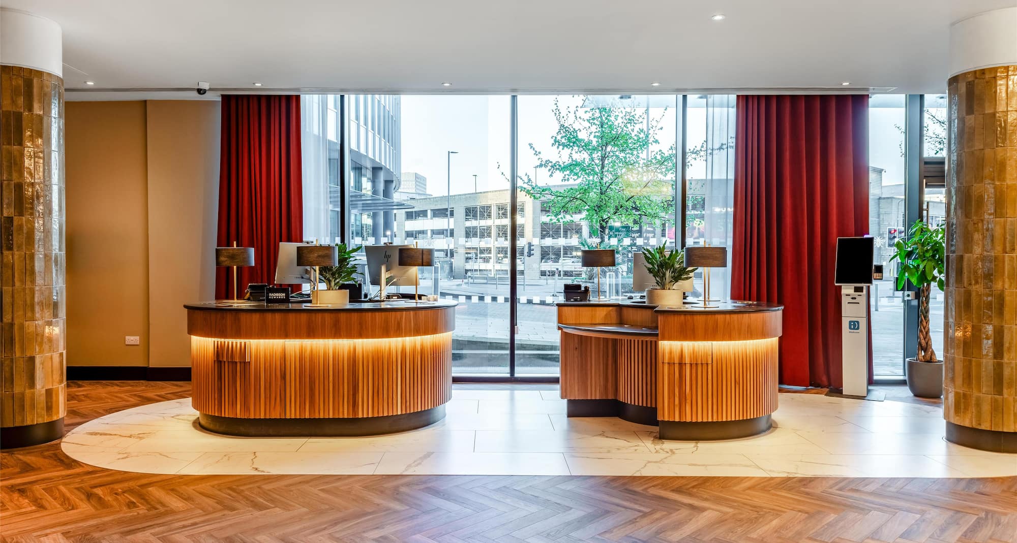 Radisson Hotel Manchester City Centre, A Verified Net Zero Hotel - Reception