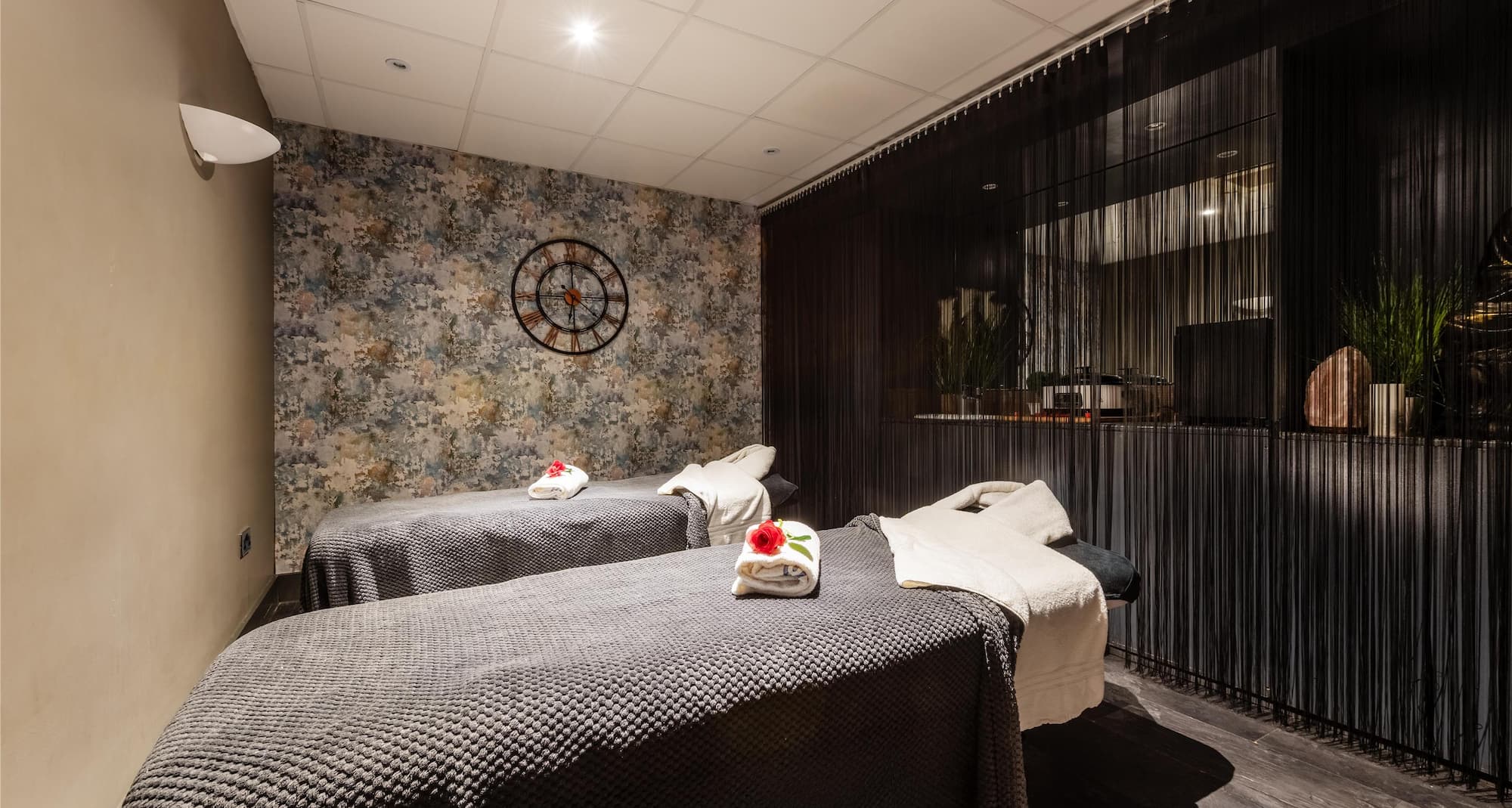 Radisson Hotel Manchester City Centre, A Verified Net Zero Hotel - Spa treatment room