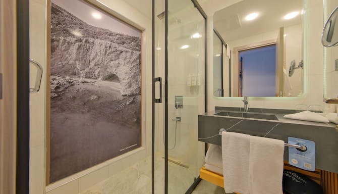 Radisson Hotel Mersin - Standard room Bathroom