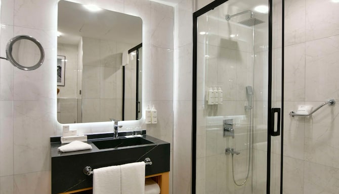 Radisson Hotel Mersin - Suite bathroom