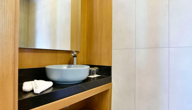 Radisson Hotel Mersin - Suite bathroom