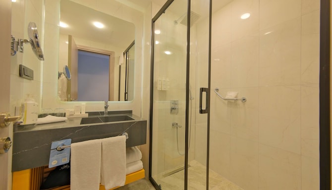 Radisson Hotel Mersin - Junior Suite Bathroom
