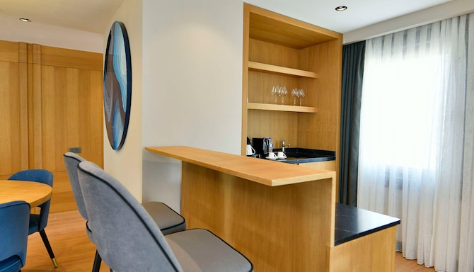 Radisson Hotel Mersin - Presidential Suite kitchenette