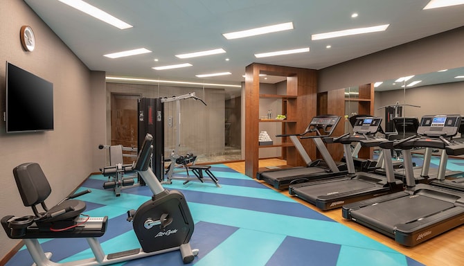 Radisson Hotel Mumbai Andheri MIDC - Fitness center