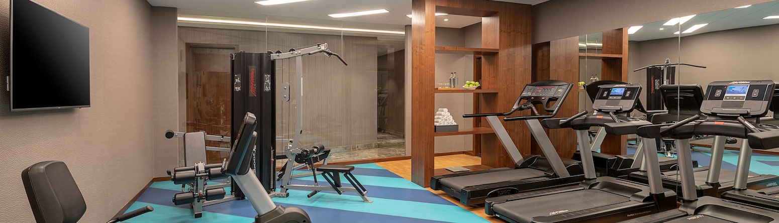 Radisson Hotel Mumbai Andheri MIDC - Fitness center