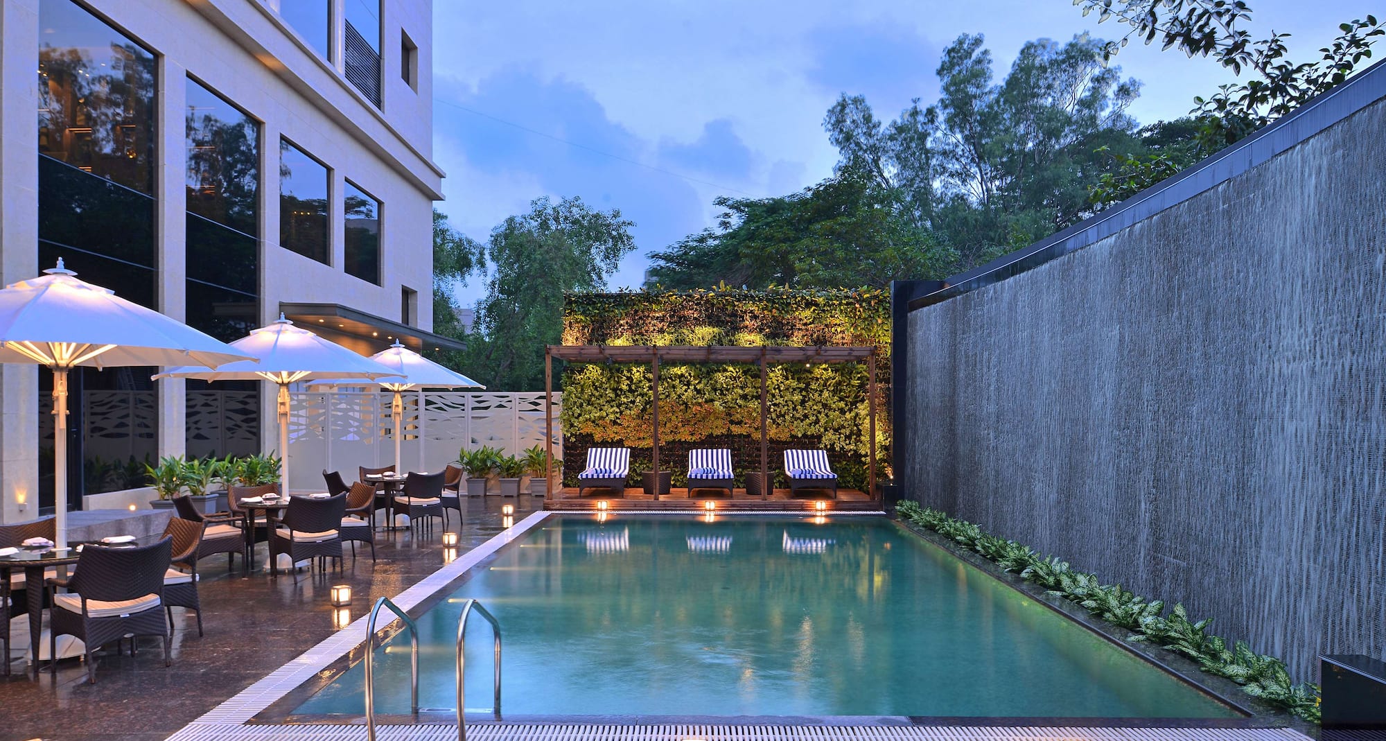 Radisson Hotel Mumbai Andheri MIDC - Swimming Pool