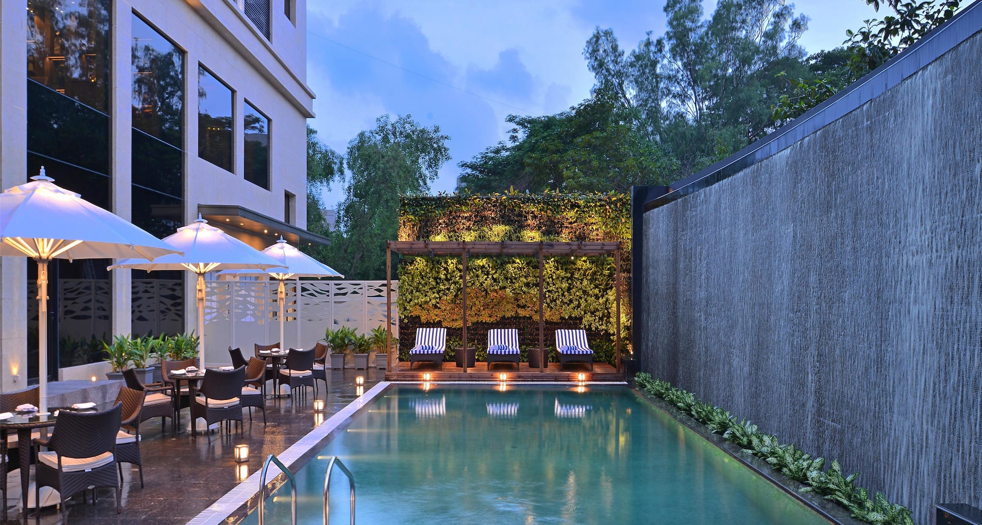 Radisson Hotel Mumbai Andheri MIDC - Swimming Pool