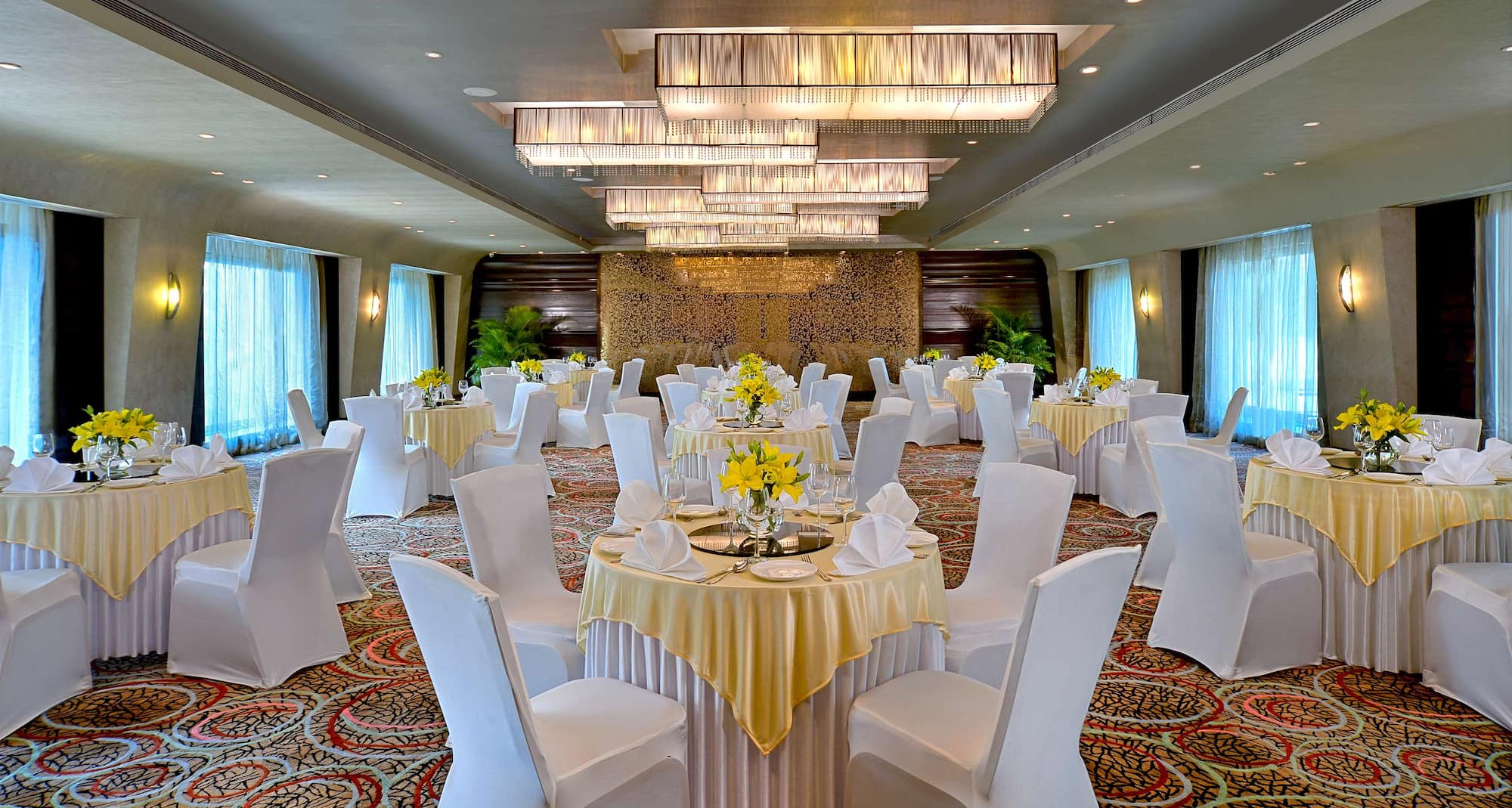 Radisson Mumbai Goregaon - Round Table