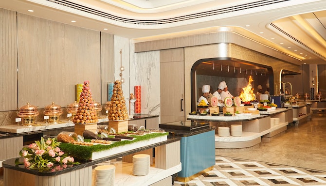 Radisson Hotel Mumbai Goregaon - Ballroom - live kitchen