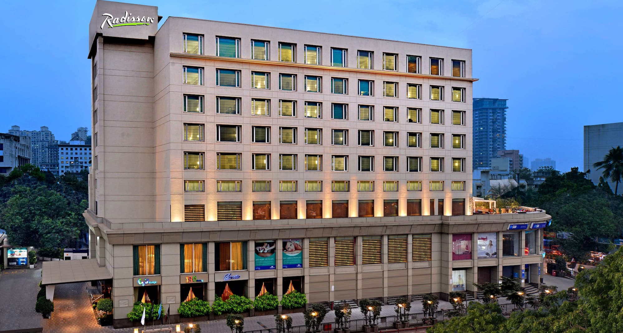 Radisson Hotel Mumbai Goregaon - Hotel Exterior