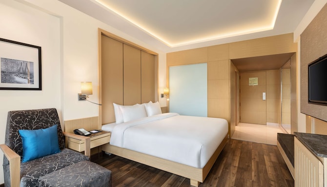 Radisson Hotel Mumbai Goregaon - Superior Room
