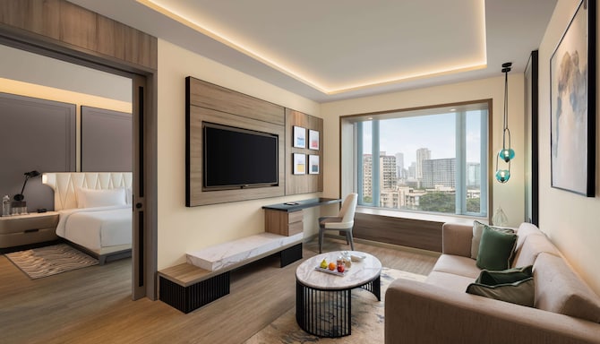 Radisson Hotel Mumbai Goregaon - Suite Living Room