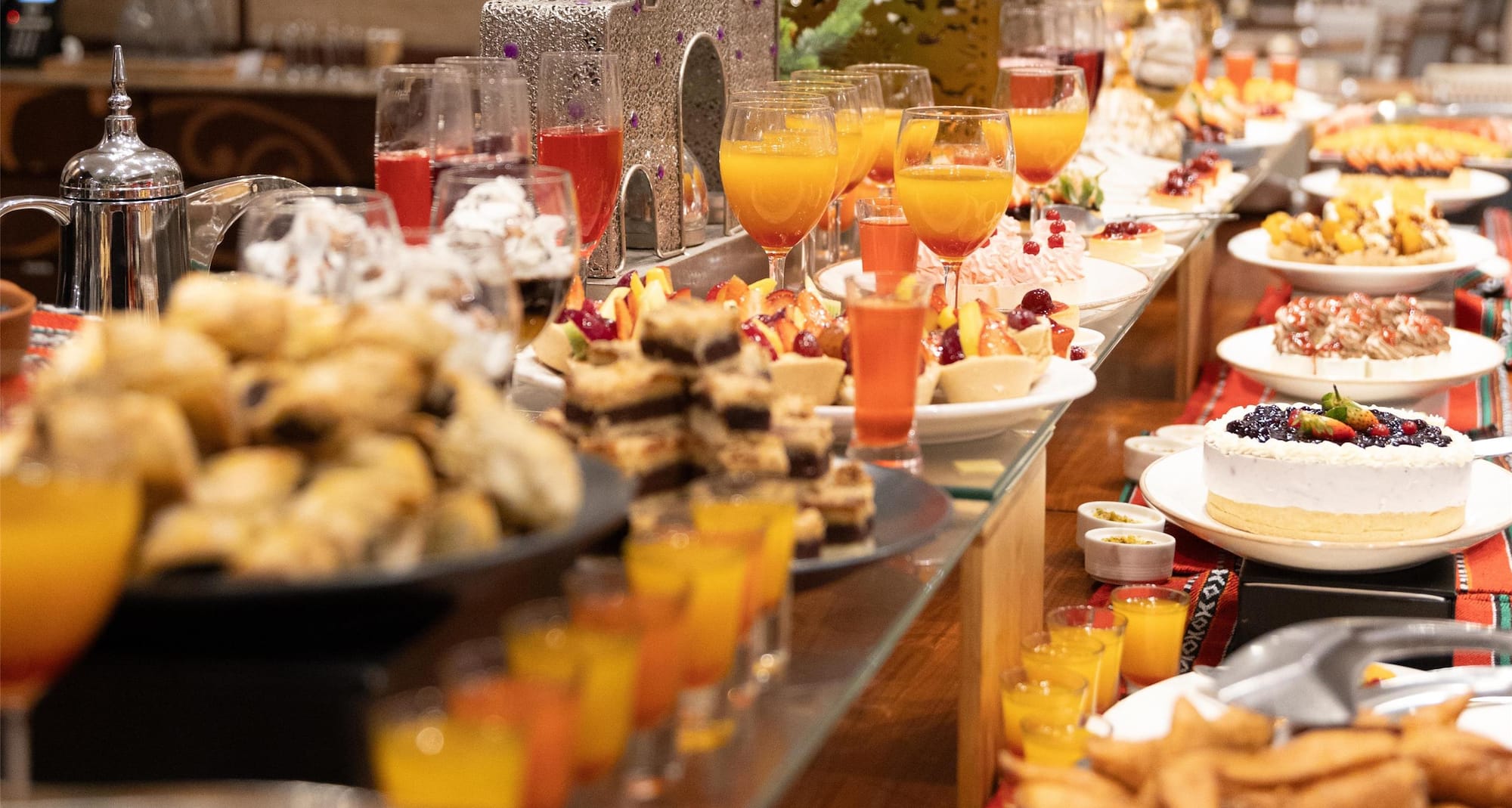 Radisson Hotel Muscat Panorama - Food and Drink