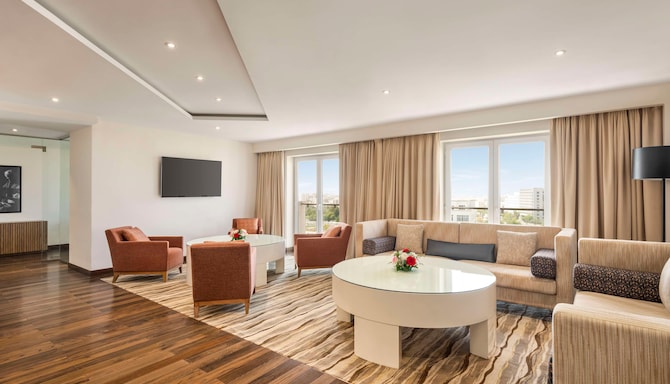 Radisson Hotel Muscat Panorama - Executive Lounge