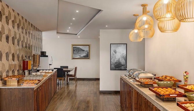 Radisson Hotel Muscat Panorama - Executive Lounge