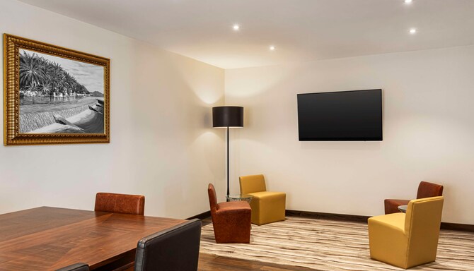 Radisson Hotel Muscat Panorama - Executive Lounge