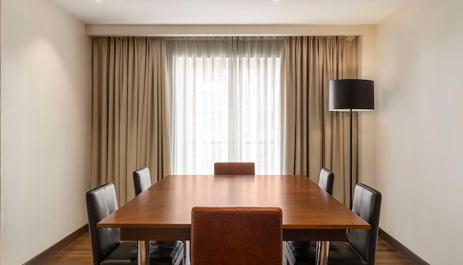 Radisson Hotel Muscat Panorama - Executive Lounge