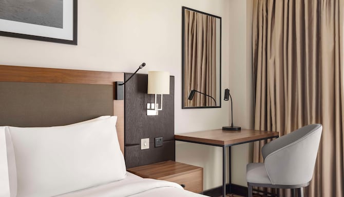 Radisson Hotel Muscat Panorama - Superior Room King