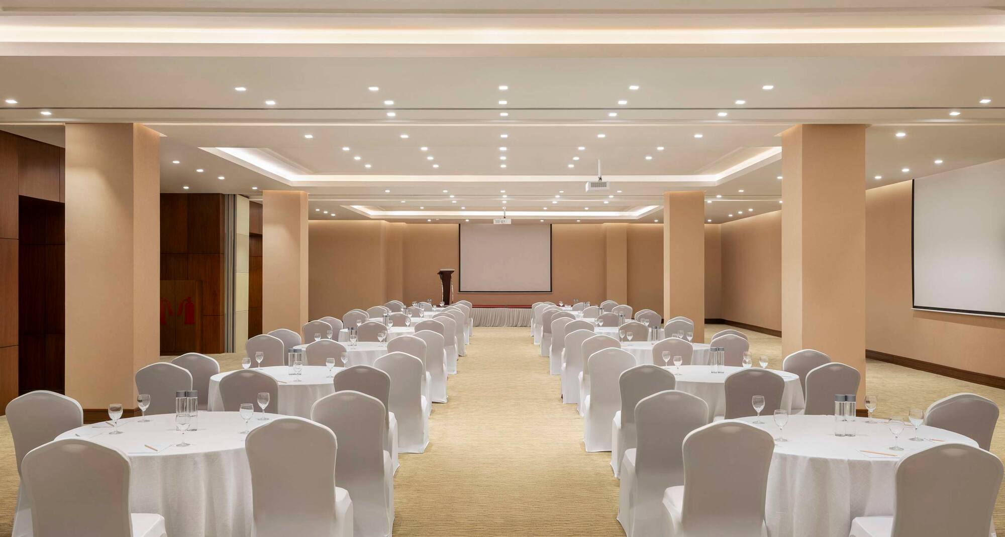 Radisson Hotel Muscat Panorama - Meeting Room Luban Full Cabaret Style