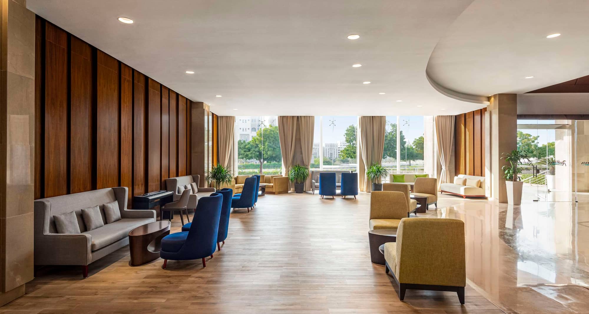 Radisson Hotel Muscat Panorama - Lobby